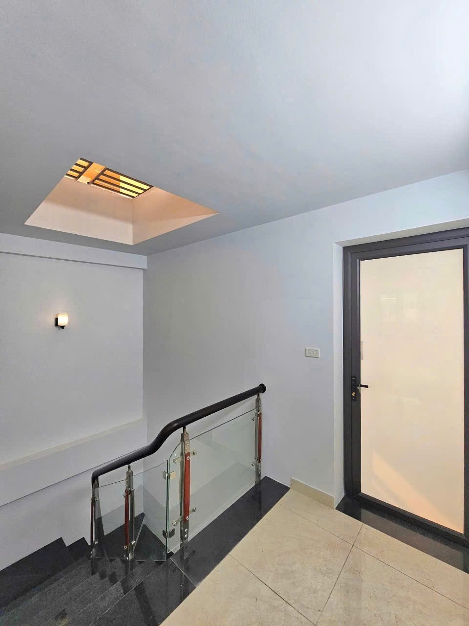 BÁN NHÀ ĐẸP THẠCH BÀN – NGÕ Ô TÔ – NỘI THẤT SANG XỊN GIÁ NHỈNH 10 TỶ 4