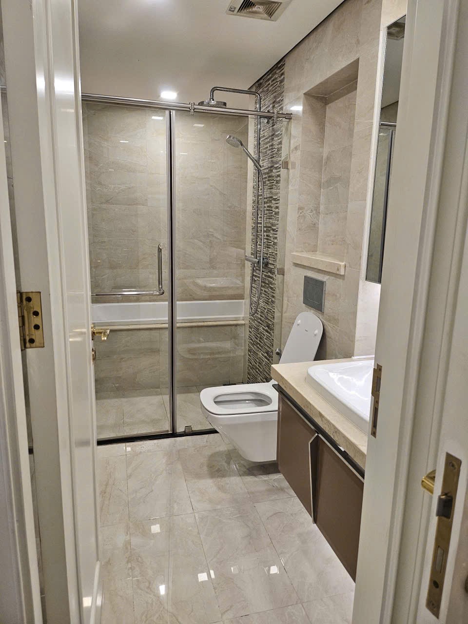 Cho thuê Căn hộ chung cư Quận 1, Hồ Chí Minh, Diện tích 100m², Giá Thương lượng 9