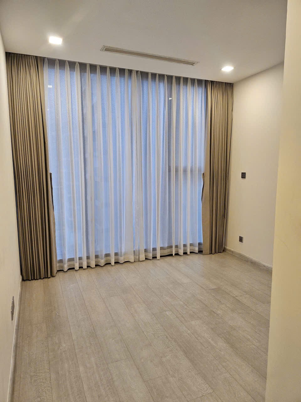 Cho thuê Căn hộ chung cư Quận 1, Hồ Chí Minh, Diện tích 100m², Giá Thương lượng 3