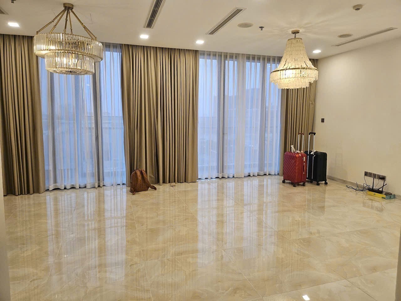 Cho thuê Căn hộ chung cư Quận 1, Hồ Chí Minh, Diện tích 100m², Giá Thương lượng 10