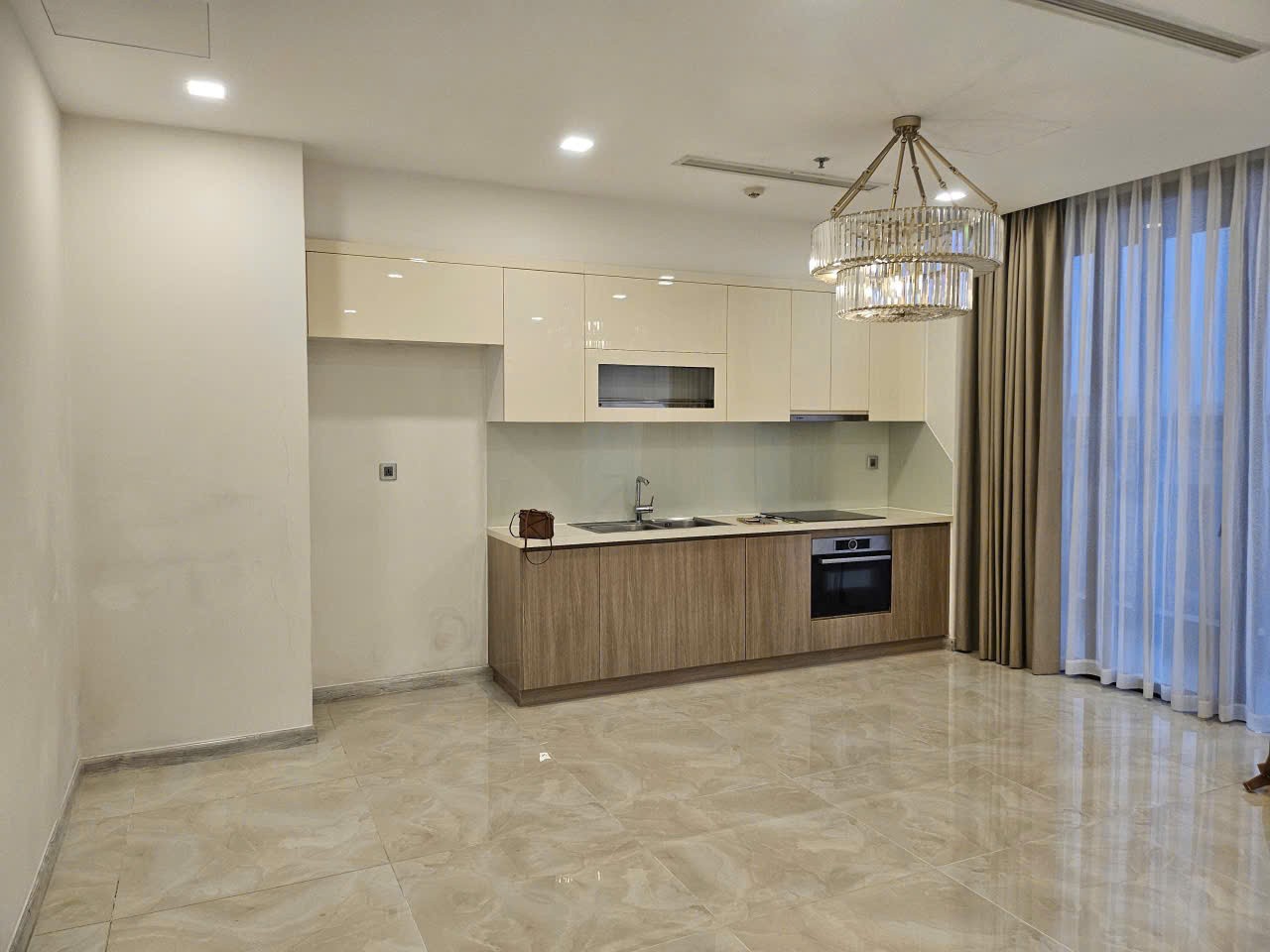Cho thuê Căn hộ chung cư Quận 1, Hồ Chí Minh, Diện tích 100m², Giá Thương lượng 5