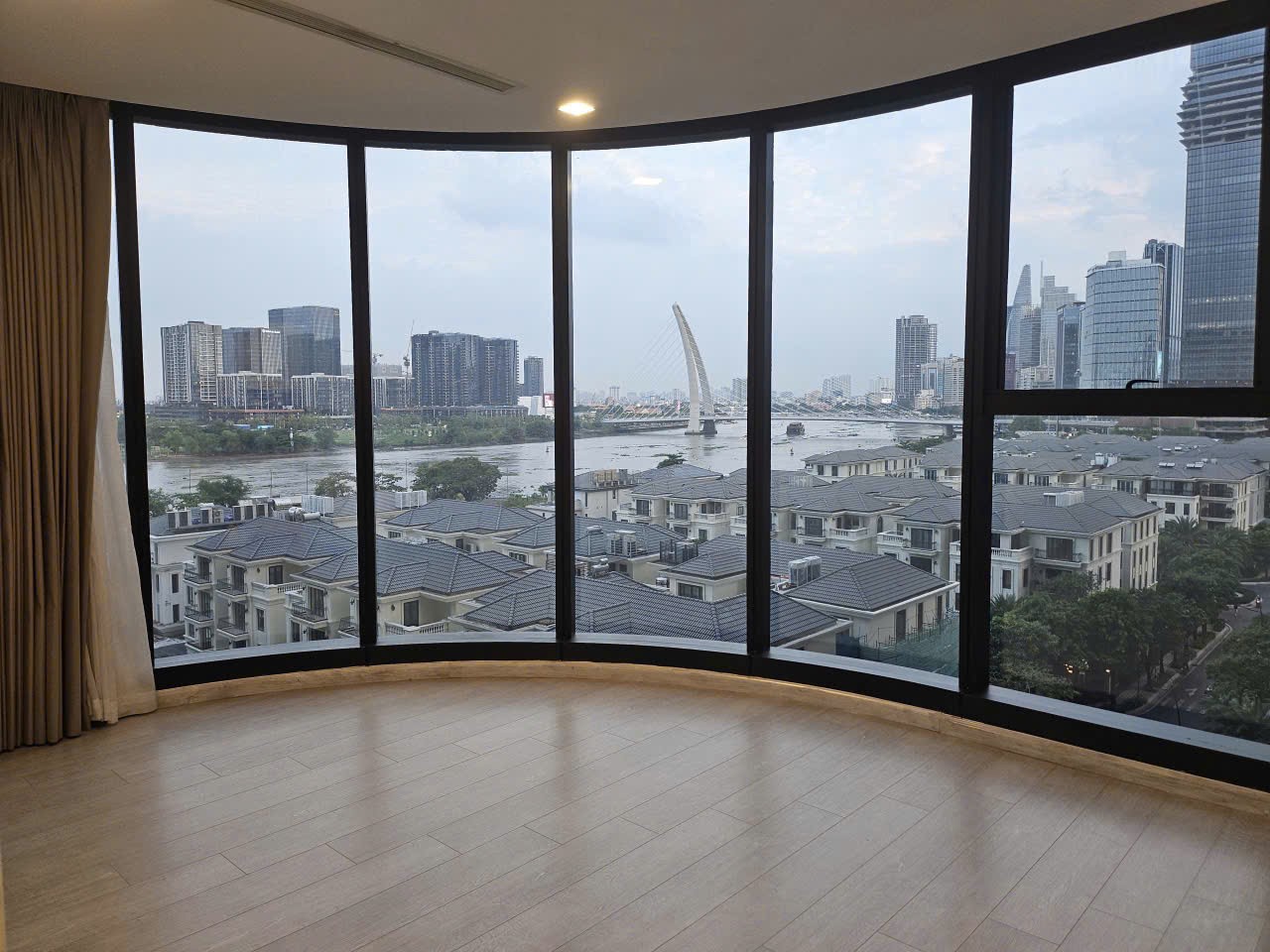 Cho thuê Căn hộ chung cư Quận 1, Hồ Chí Minh, Diện tích 100m², Giá Thương lượng 2