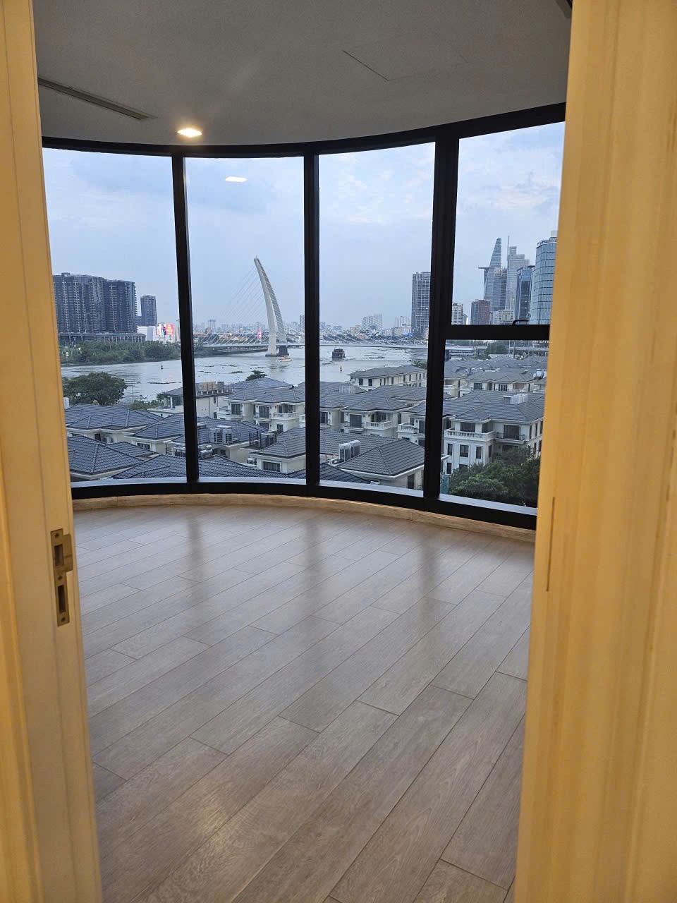 Cho thuê Căn hộ chung cư Quận 1, Hồ Chí Minh, Diện tích 100m², Giá Thương lượng