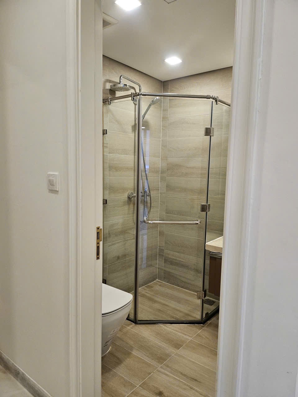 Cho thuê Căn hộ chung cư Quận 1, Hồ Chí Minh, Diện tích 100m², Giá Thương lượng 6