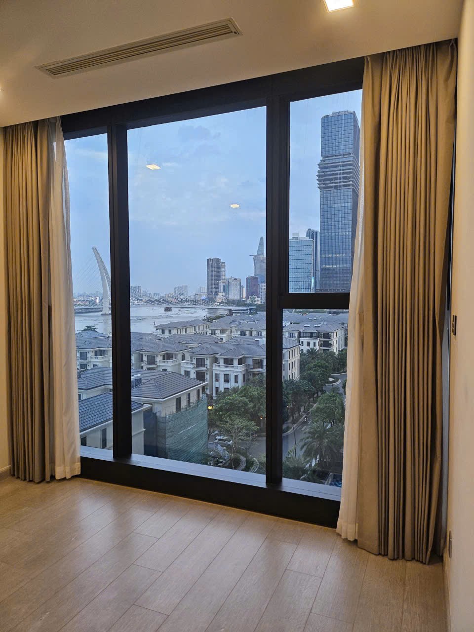 Cho thuê Căn hộ chung cư Quận 1, Hồ Chí Minh, Diện tích 100m², Giá Thương lượng 8