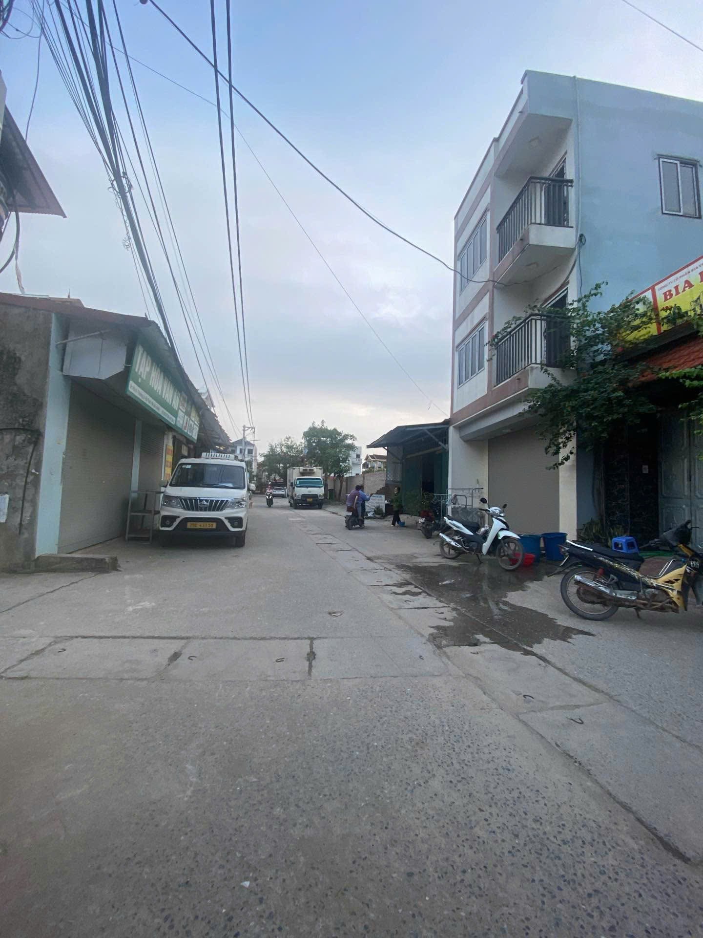 Bán nhà 3 tầng 100m full thổ cư thôn Thường Lệ- Mê Linh, sẵn vào ở- có thể kinh doanh