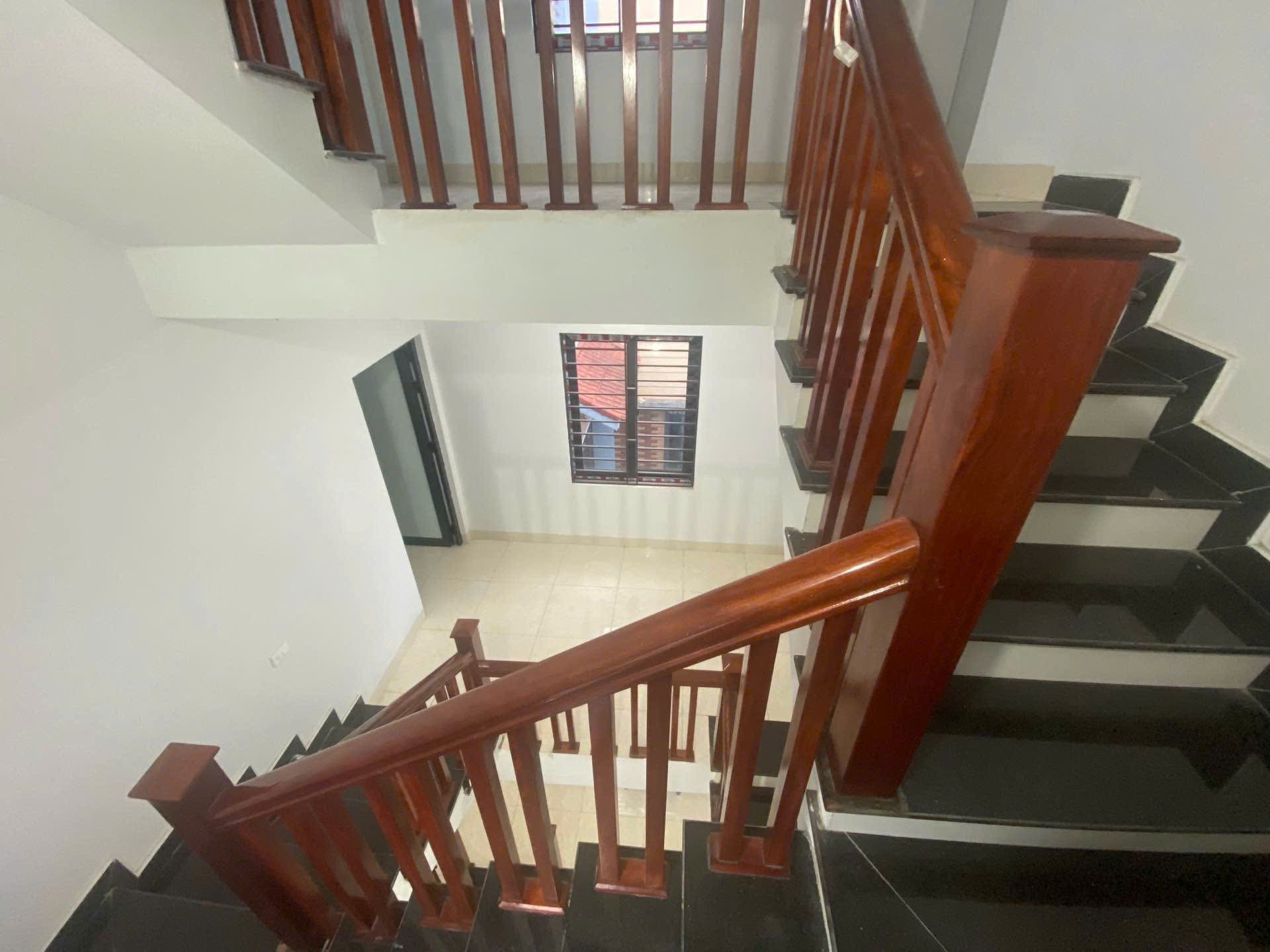 Bán nhà 3 tầng 100m full thổ cư thôn Thường Lệ- Mê Linh, sẵn vào ở- có thể kinh doanh 3