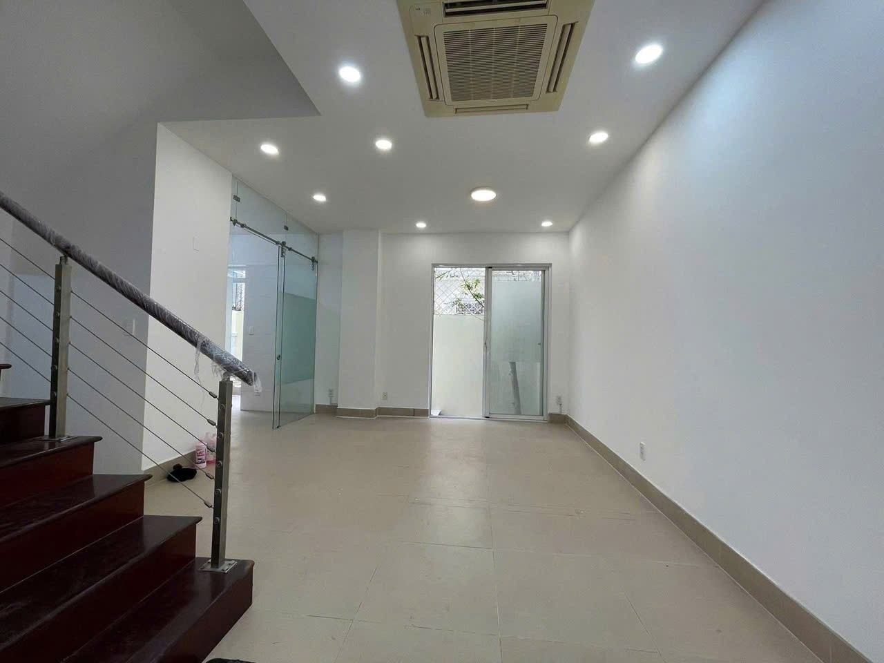 Cho thuê Nhà mặt tiền Phường Phú Mỹ, Quận 7, Diện tích 140m², Giá 042 Triệu/tháng