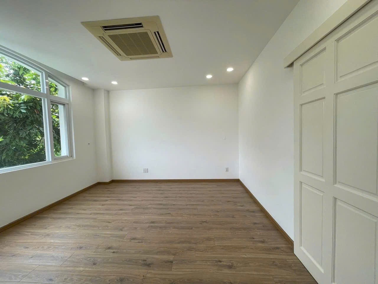 Cho thuê Nhà mặt tiền Phường Phú Mỹ, Quận 7, Diện tích 140m², Giá 042 Triệu/tháng 2