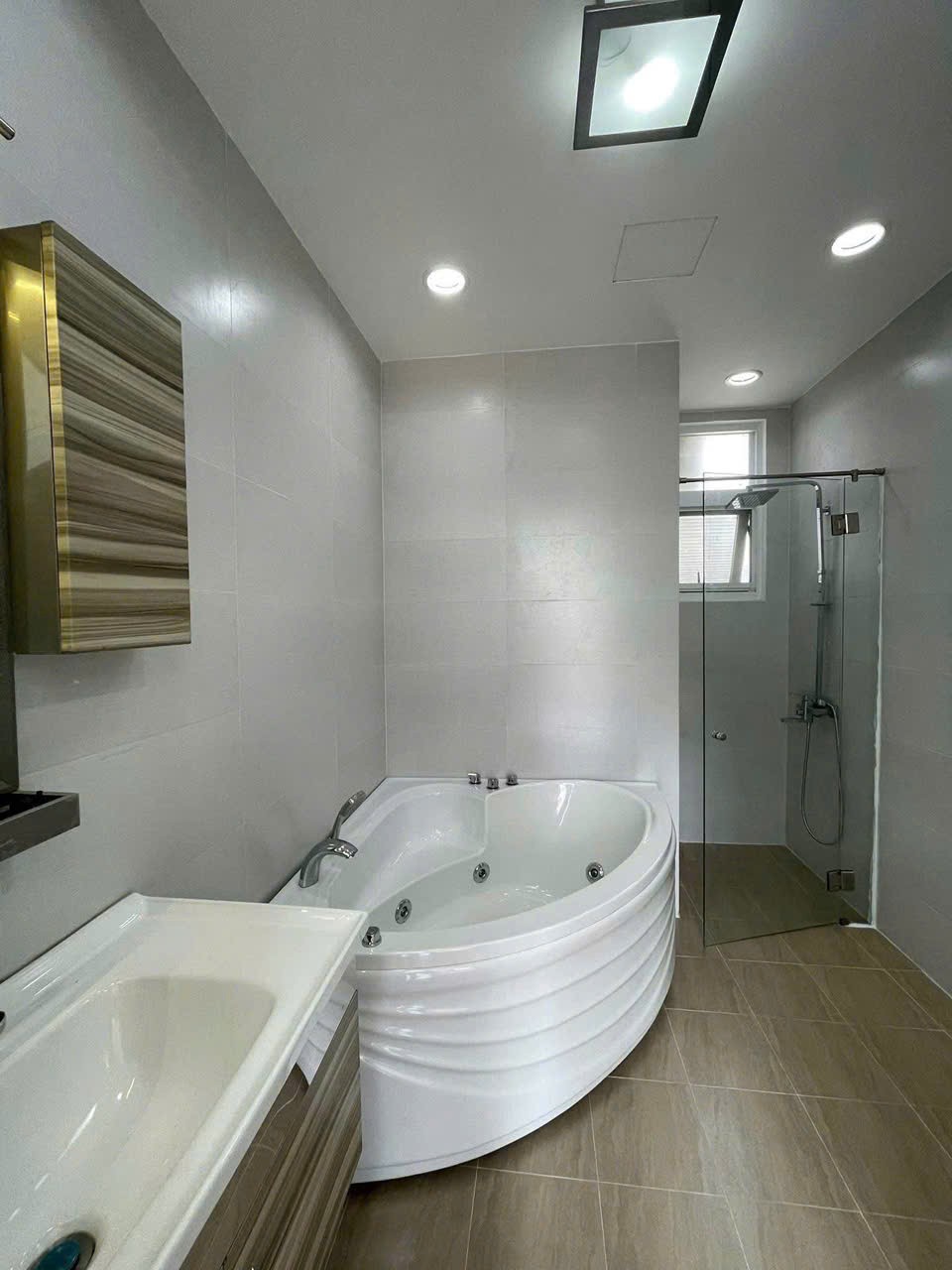 Cho thuê Nhà mặt tiền Phường Phú Mỹ, Quận 7, Diện tích 140m², Giá 042 Triệu/tháng 5