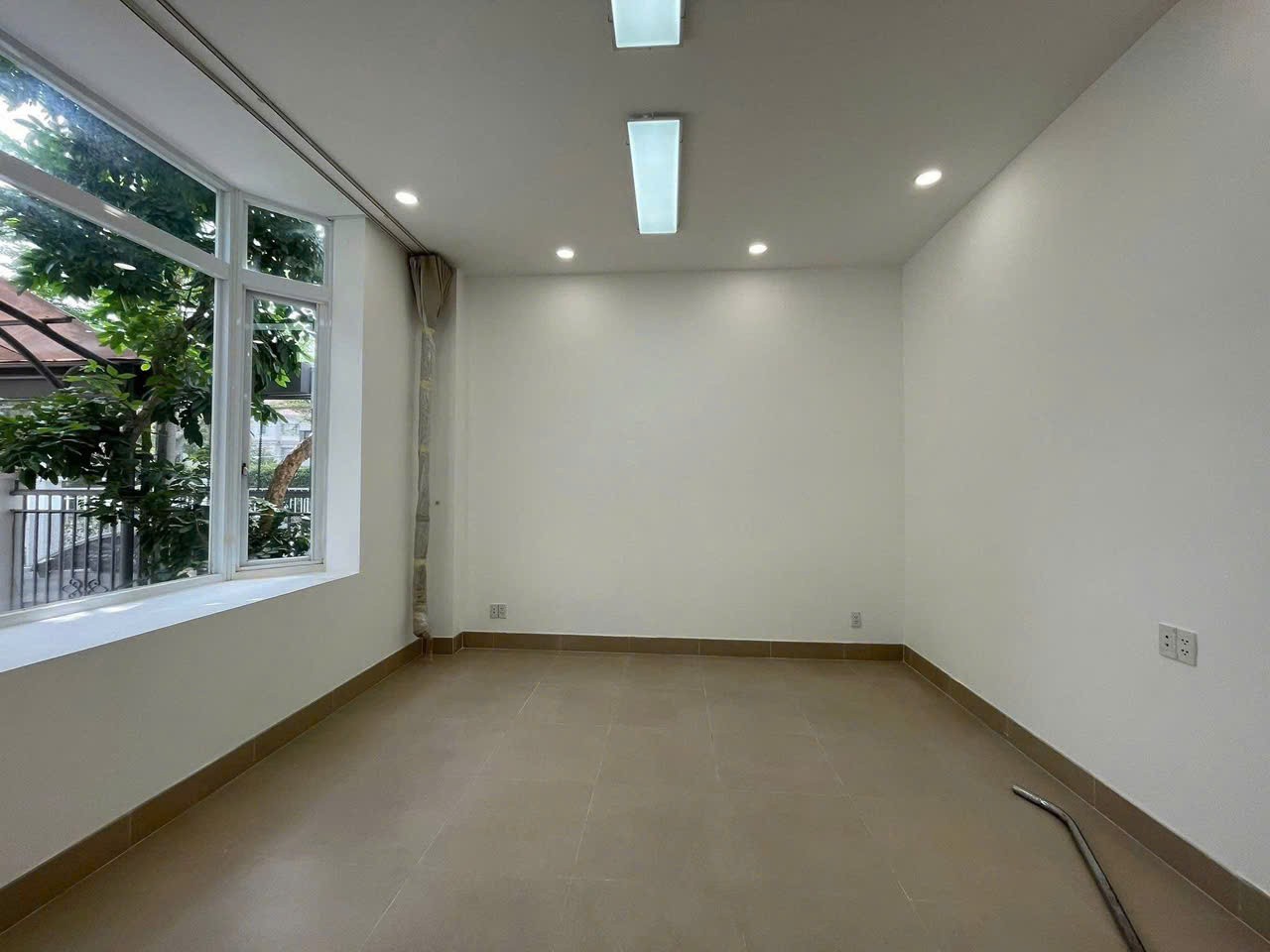 Cho thuê Nhà mặt tiền Phường Phú Mỹ, Quận 7, Diện tích 140m², Giá 042 Triệu/tháng 4