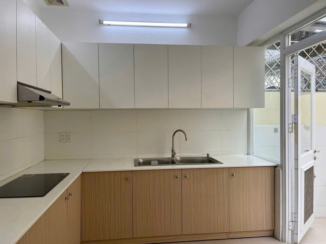 Cho thuê Nhà mặt tiền Phường Phú Mỹ, Quận 7, Diện tích 140m², Giá 042 Triệu/tháng 3
