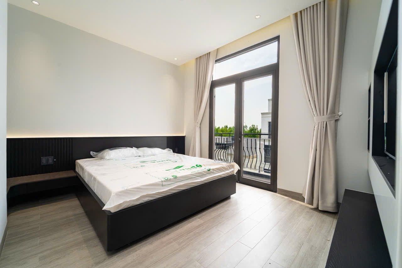Cho thuê Nhà mặt tiền Phường Long Bình, Quận 9, Diện tích 100m², Giá 100 Triệu/tháng 12