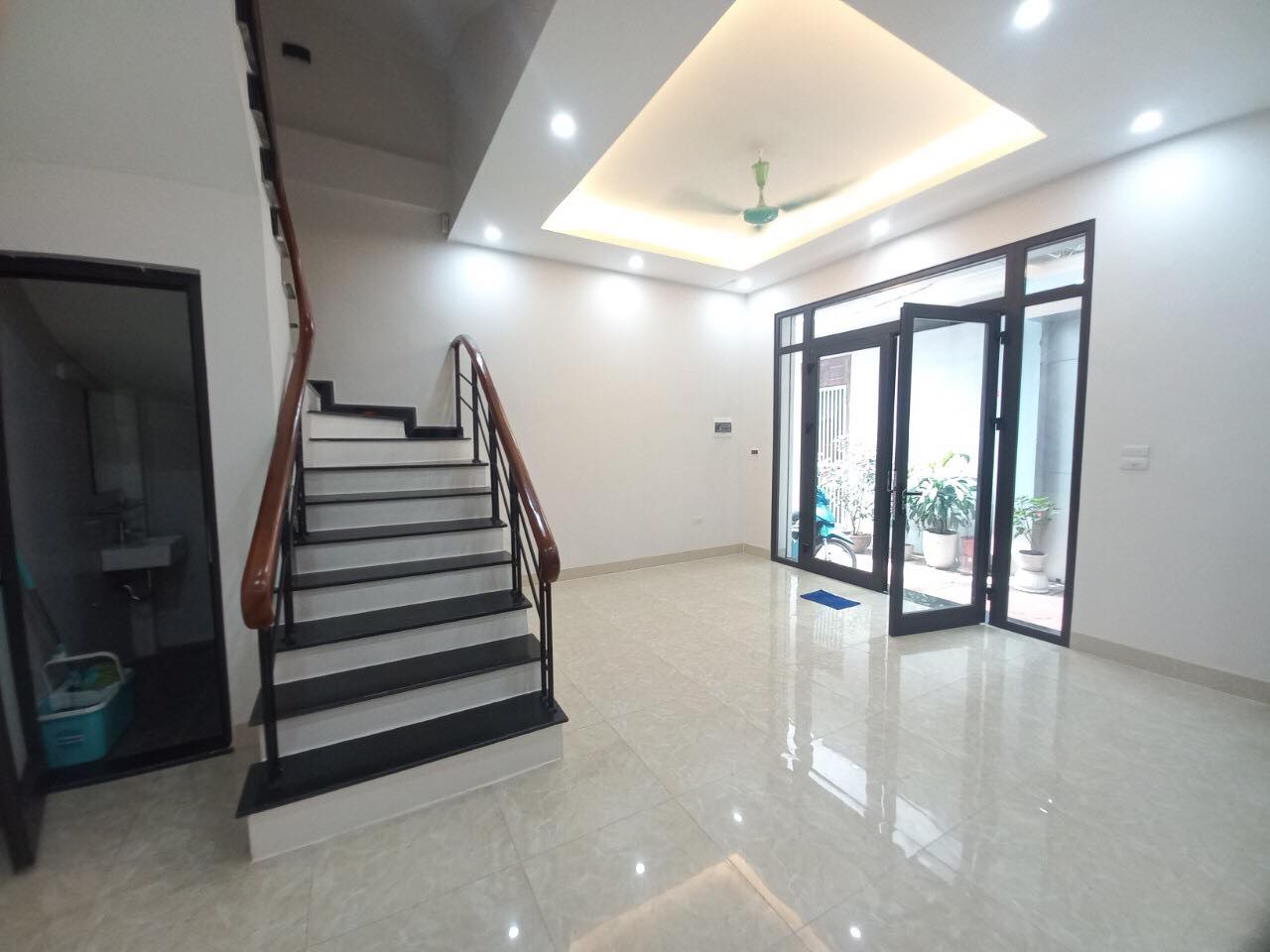 Cần bán Nhà mặt tiền đường Phú Viên, Phường Bồ Đề, Diện tích 40m², Giá 4.000.000.000 Tỷ 4
