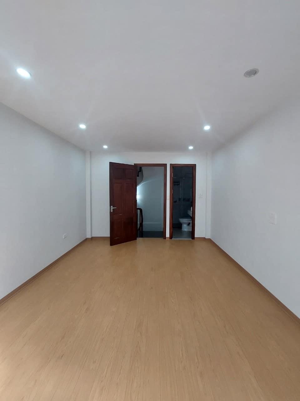 Bán nhà Trần Cung, đường trước nhà 2 ba gác tránh, 80m ra phố, nở hậu, 30m2, 5T, mt:3,85m,giá: 4,8 tỷ 5