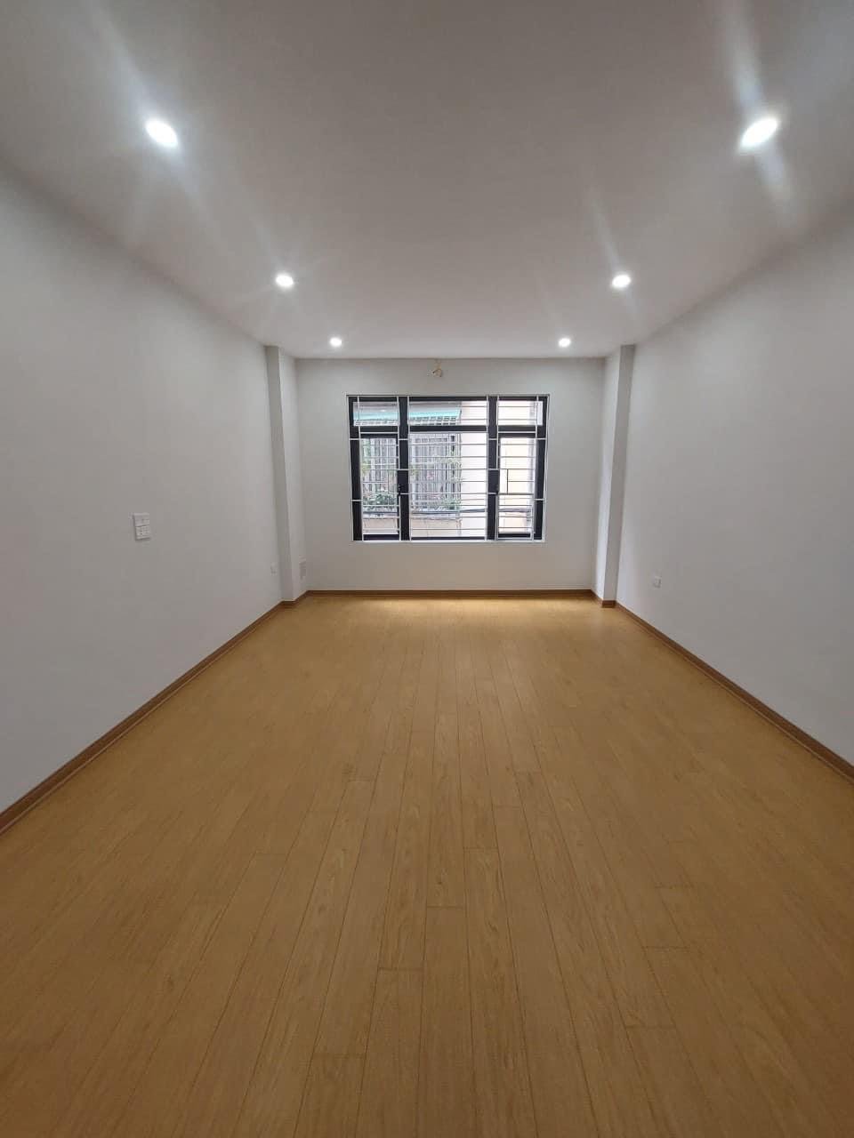 Bán nhà Trần Cung, đường trước nhà 2 ba gác tránh, 80m ra phố, nở hậu, 30m2, 5T, mt:3,85m,giá: 4,8 tỷ 3