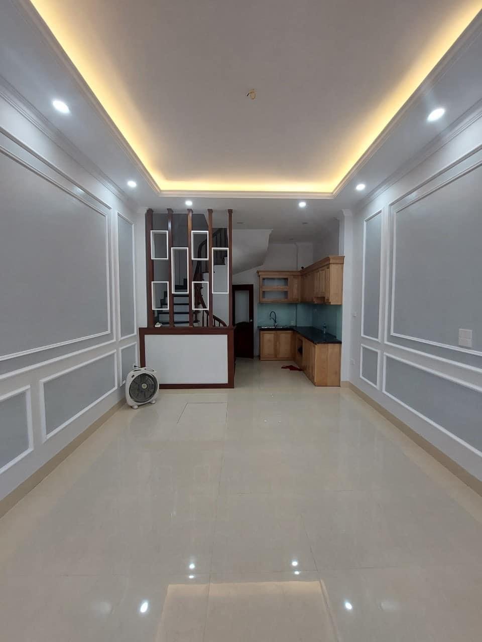 Bán nhà Trần Cung, đường trước nhà 2 ba gác tránh, 80m ra phố, nở hậu, 30m2, 5T, mt:3,85m,giá: 4,8 tỷ