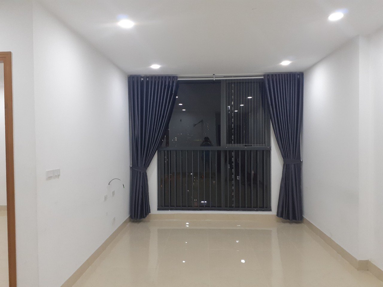 Cho thuê căn hộ ở 282 Nguyễn Huy Tưởng, 70m2 2PN đồ cơ bản, giá 12tr/tháng. LH 0327582785