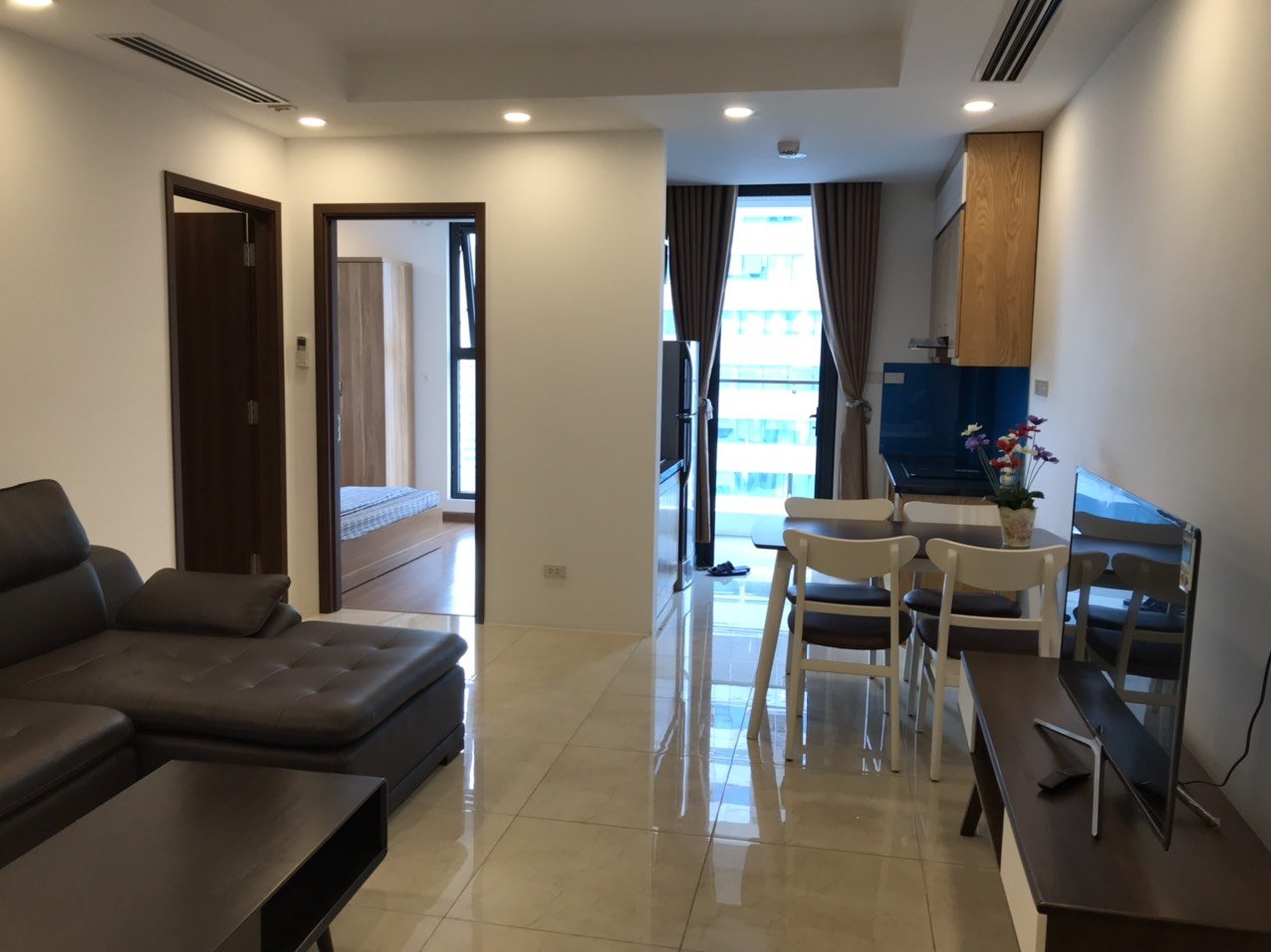 Cho thuê căn hộ ở Hà Nội Center Point, 68m2 2PN đủ đồ, giá 15tr/tháng. LH 0327582785