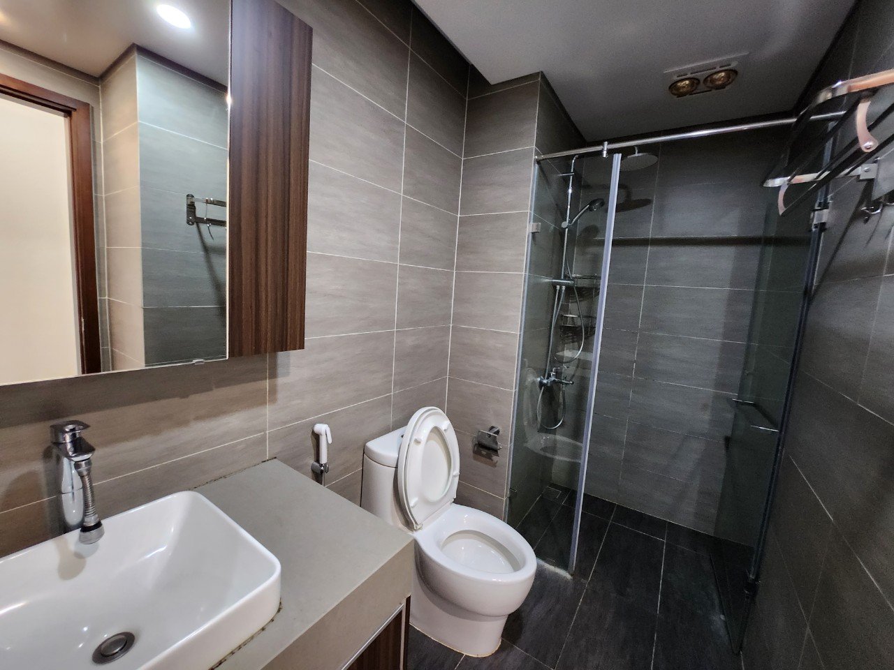 Bán gấp CHCC 6th element diện tích 87,4m2 2PN 2WC, hướng Nam, thoáng mát, yên tĩnh, giá cực rẻ 10