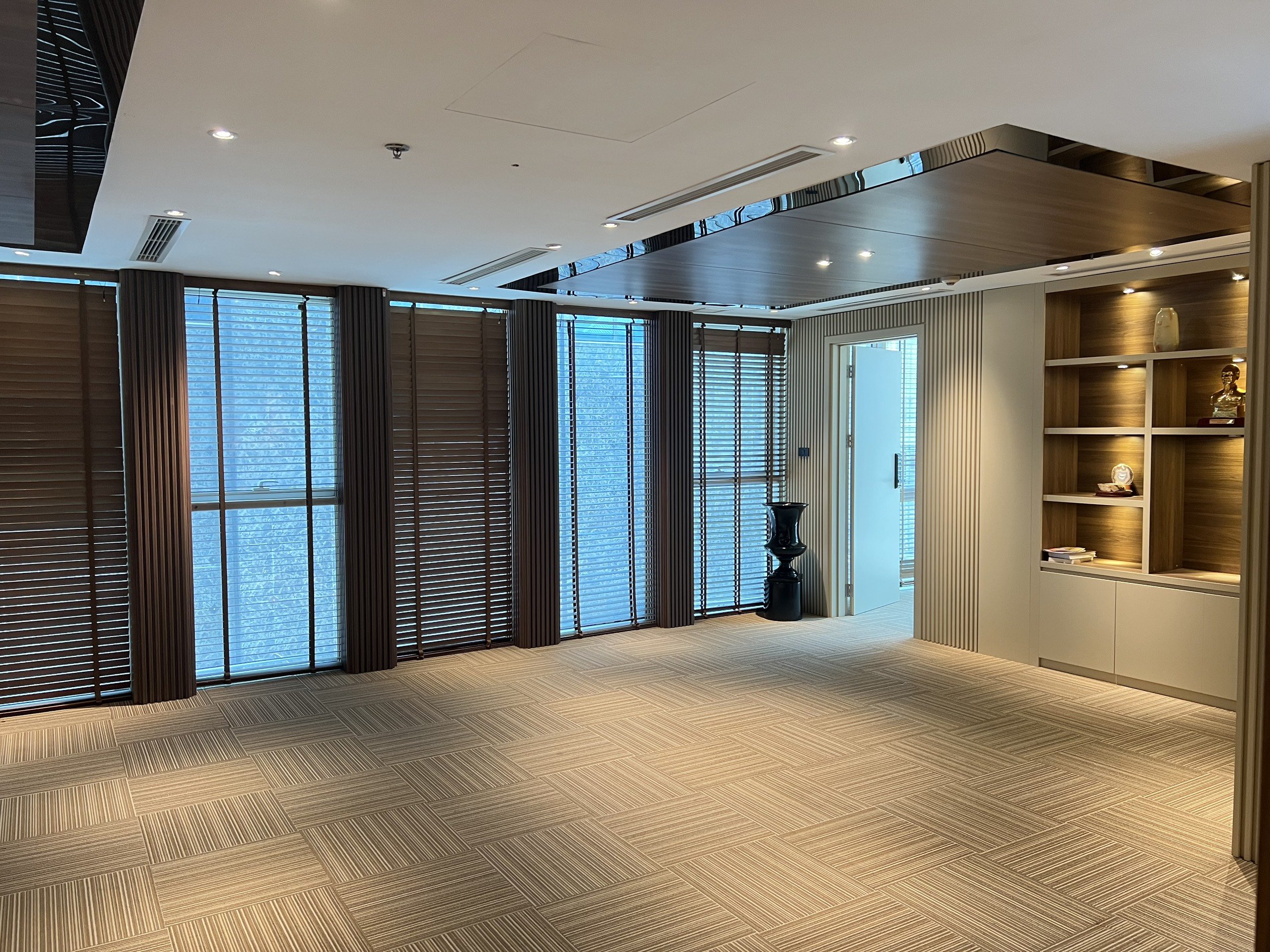 Văn phòng cho thuê 600m2 sẵn nội thất tầng 1 và 2 quận Cầu Giấy – tòa AZ Lâm Viên Complex 4