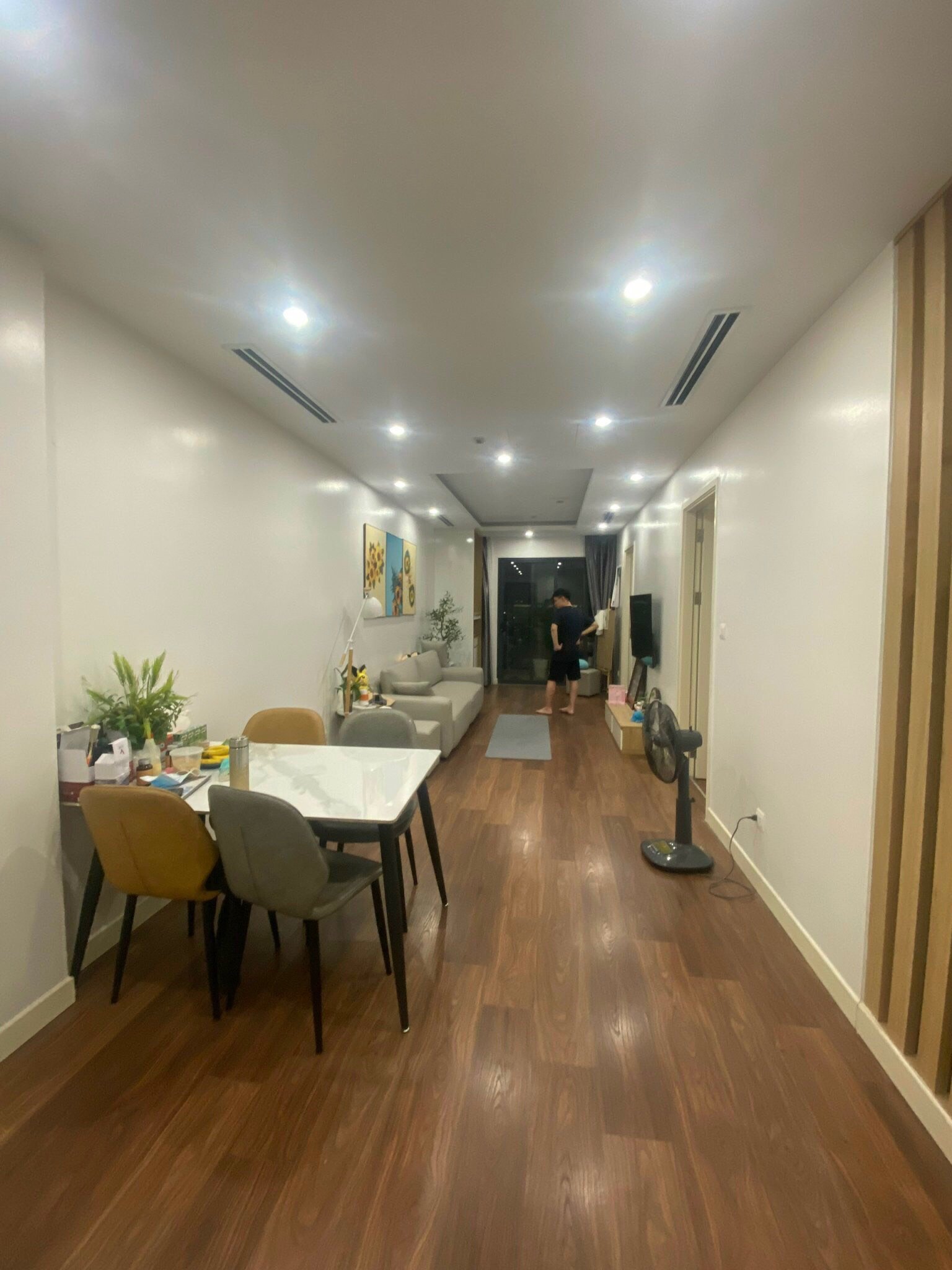 Bán gấp căn toà D 93m, 3PN , view bể bơi giá chỉ 4.9 tỷ Imperia Garden, SĐCC 5