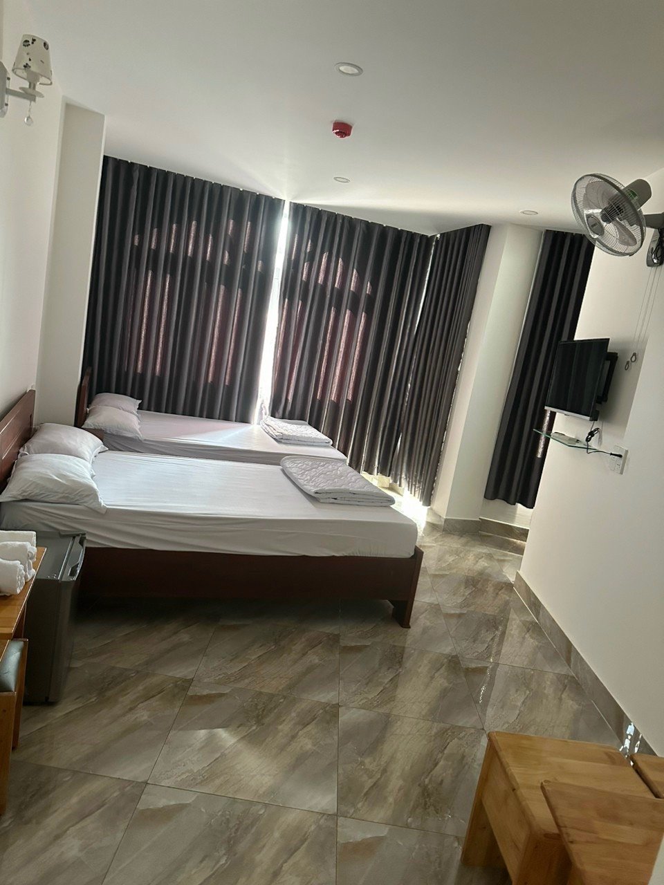 Bán Tòa Khách Sạn Thành Phố biển Nha Trang mặt tiền đường 2/4 Nha Trang Liên hệ: 0868 750 144 Lê Dân 6