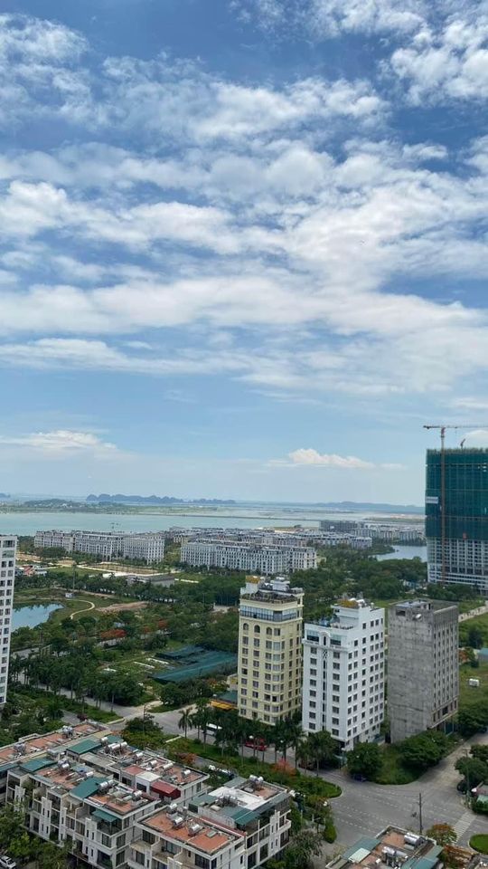 Chính chủ cần bán căn 2Pn 68m2 view biển tại cc Green Bay Garden 30 tầng Hùng thắng, Hạ Long.