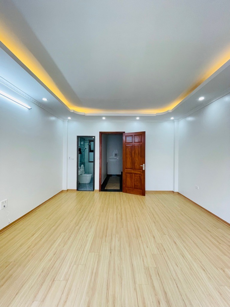 Bán nhà Hồ Tùng Mậu, Cầu Giấy, Gần phố, Ngõ rộng thoáng, Thang máy, Nhà đẹp ở luôn, 40m2 4