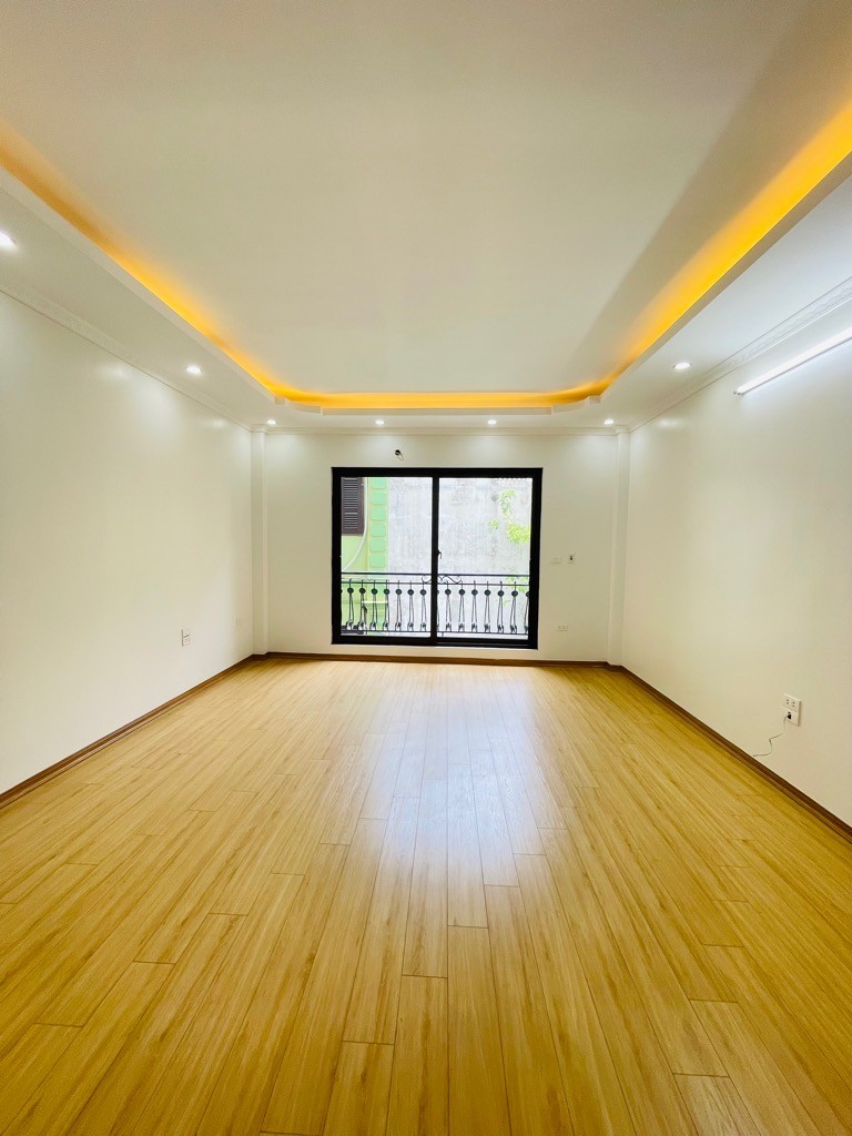 Bán nhà Hồ Tùng Mậu, Cầu Giấy, Gần phố, Ngõ rộng thoáng, Thang máy, Nhà đẹp ở luôn, 40m2 5