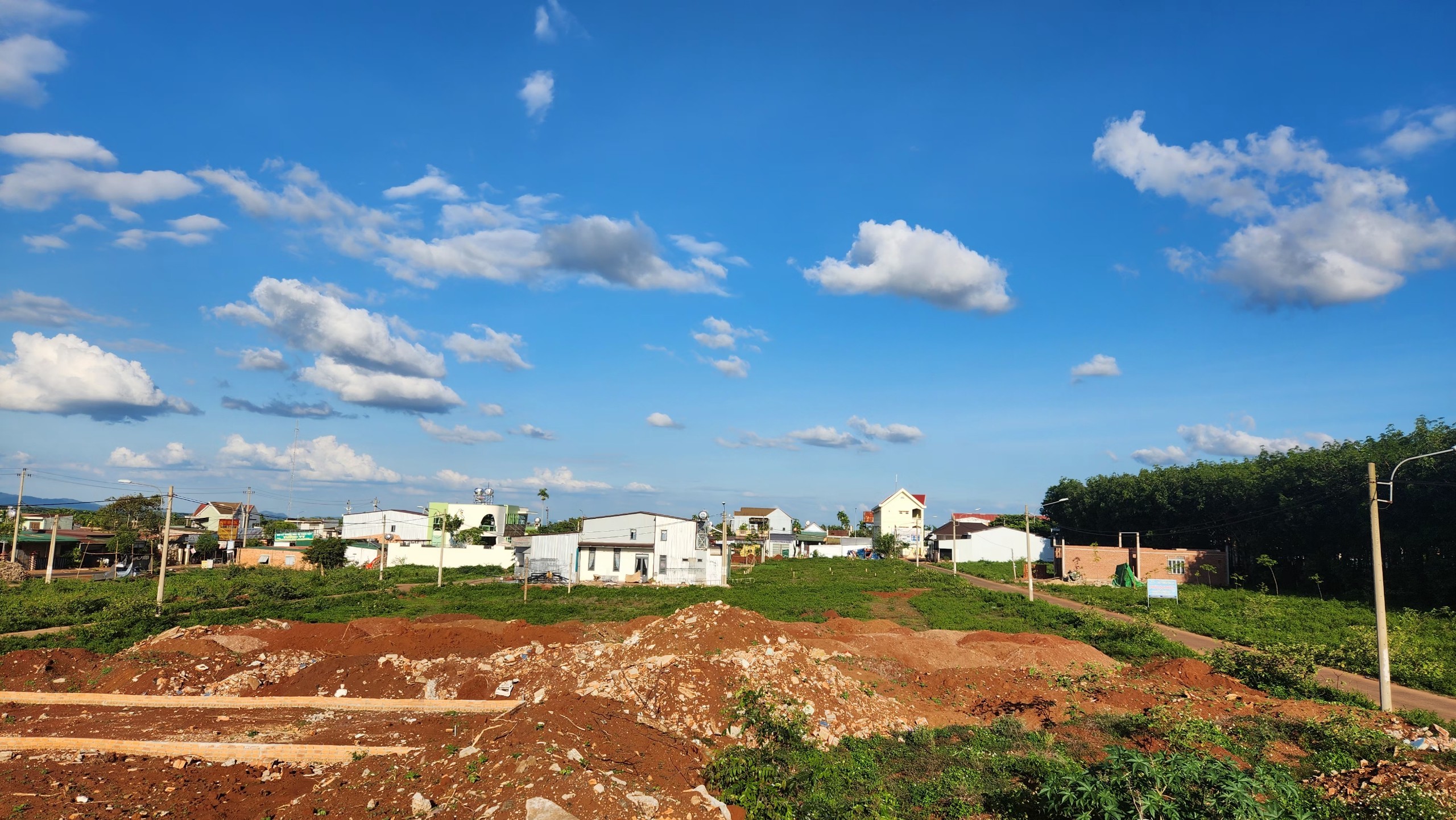 Lô đất thổ cư ngay trung tâm KDC Phú Lộc cạnh trường tiểu học. Mua đất được vàng 1