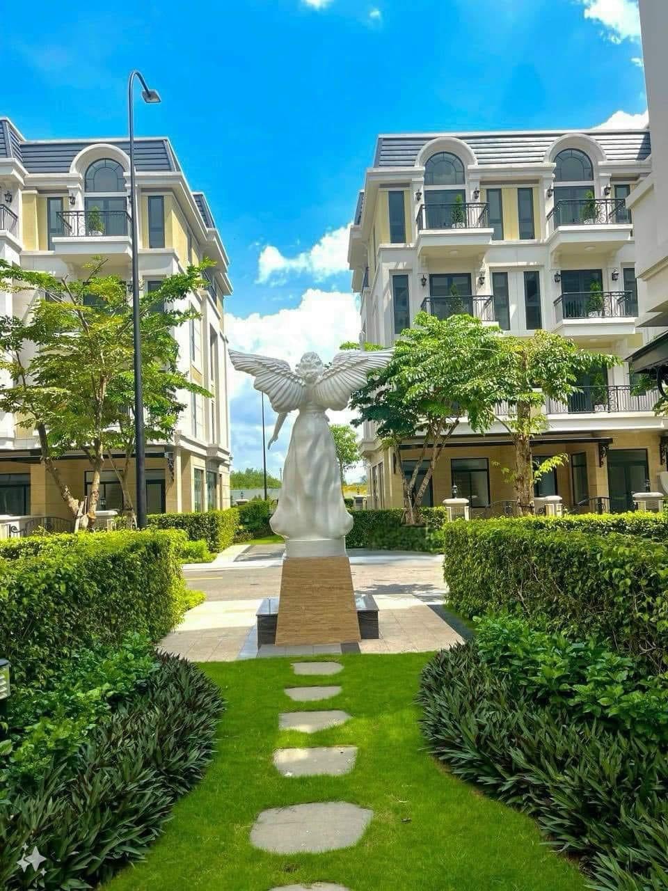 Cần bán Nhà mặt tiền Phường Phú Hữu, Quận 9, Diện tích 90m², Giá 18,43 Tỷ