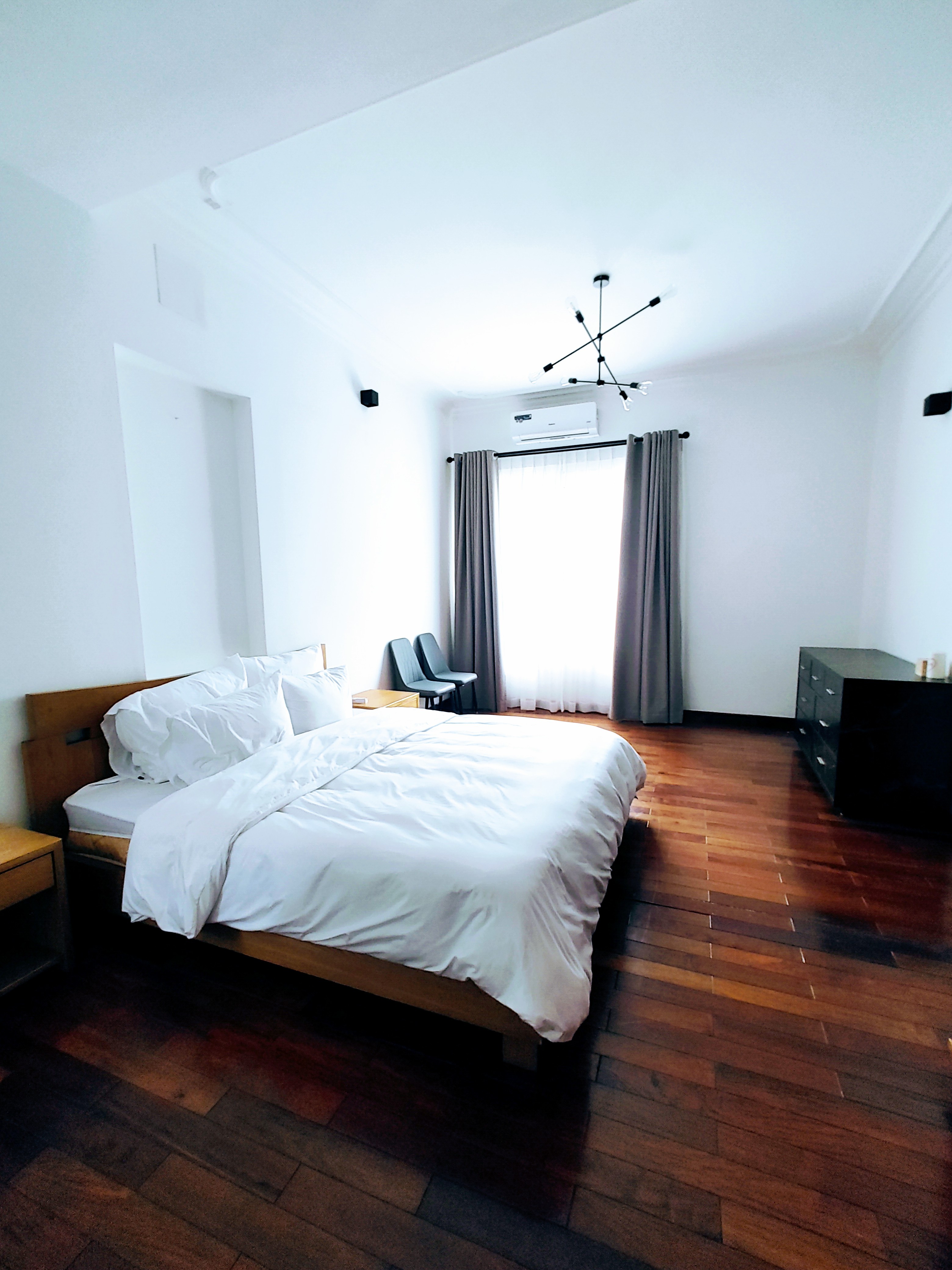 Biệt thự siêu đẹp với sân vườn và bể bơi, tổng 4 phòng ngủ, 5 phòng tắm tại Tây Hồ cho thuê