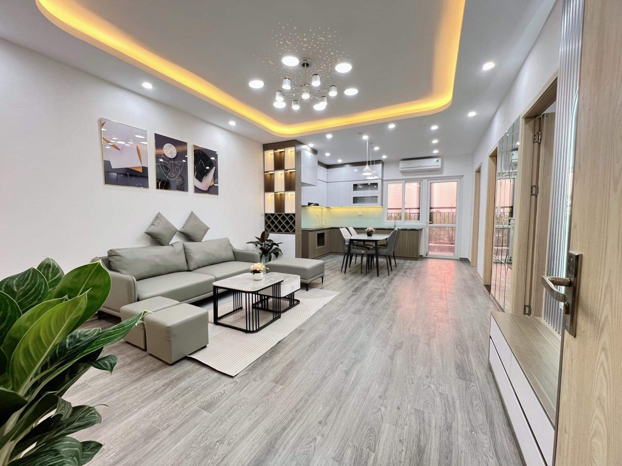 Cần bán căn chung cư góc 2 mặt thoáng, nhà mới làm lại nội thất tại KDT Thanh Hà hà Đông