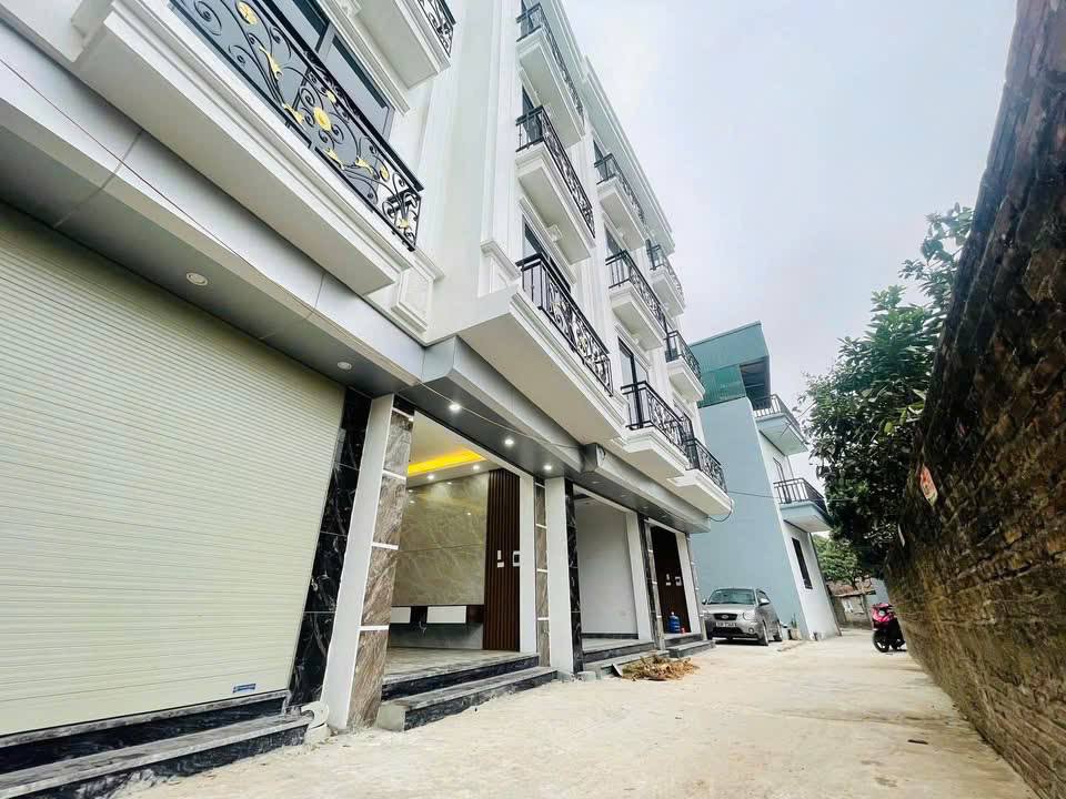 Nhà trung tâm Đan Phượng, Trạm Trôi 42M 4 Tầng, 4 ngủ, ngõ ô tô đỗ giá 3.95 tỷ
