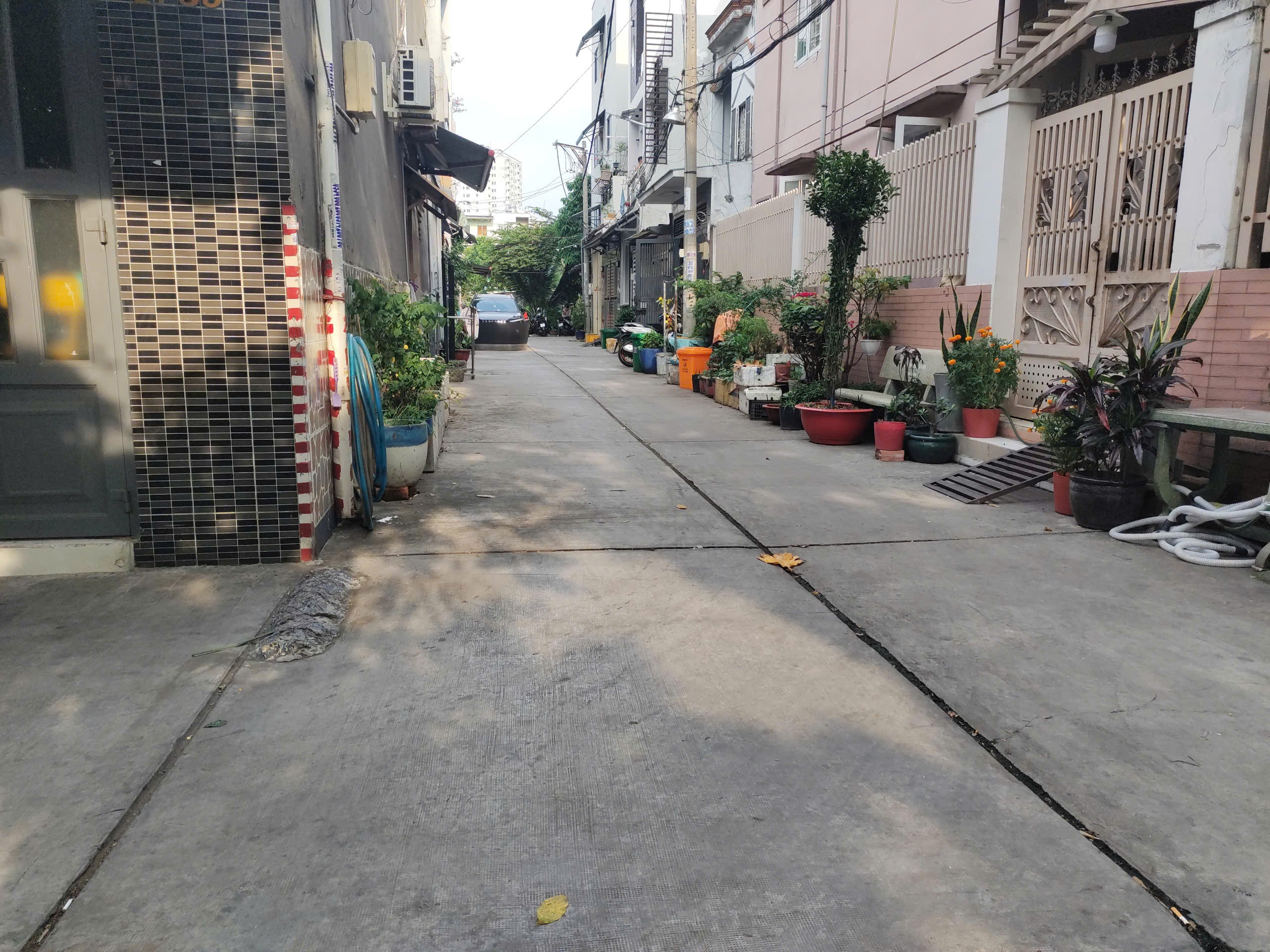 BÁN NHÀ ĐẸP 3 TẦNG GẦN CHỢ BÌNH LONG – XE TẢI TRÁNH – CHỈ 3.65 TỶ TL 0906.993.584 6