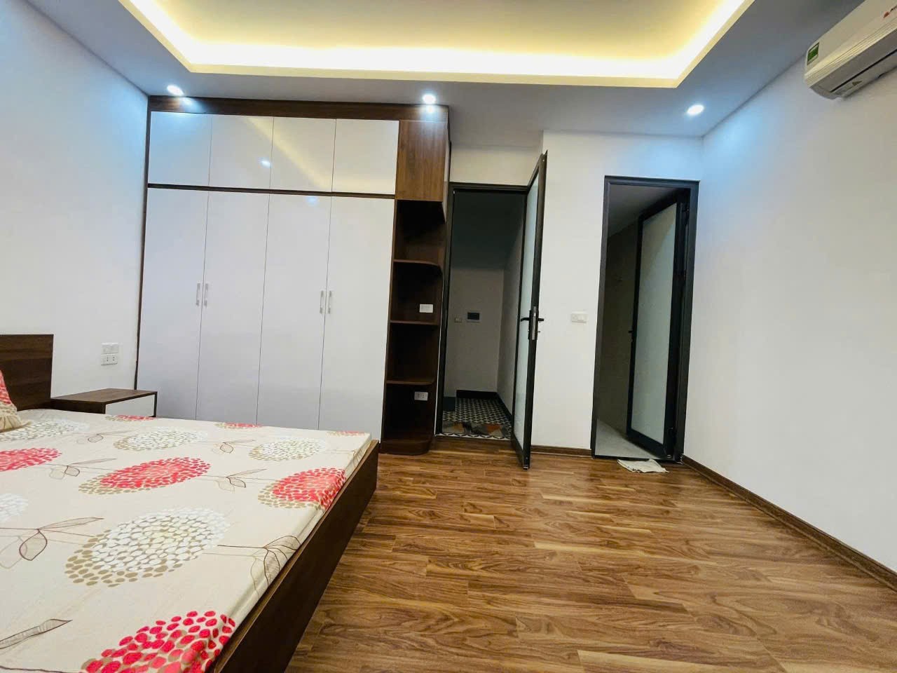Anh Chủ nhờ bán gâp Nhà  30m², 4 tầng, 3PN, 3WC,  220 PHỐ NAM DƯ Lĩnh Nam, Hoàng Mai, 6.3 tỷ, sổ