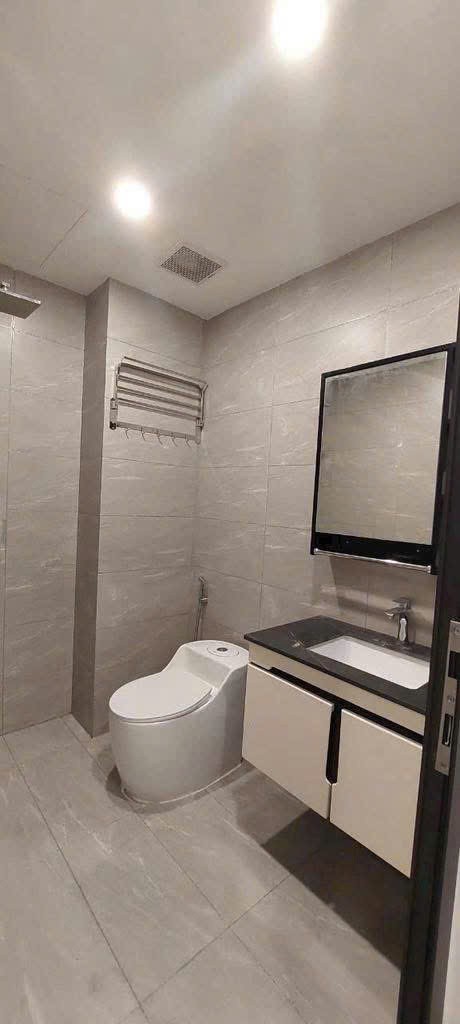 Bán căn hộ tập thể tầng 3, Nghĩa Tân, DTSD 160m2, 3 ngủ, căn góc, ô tô vào được, 5 tỷ. 2
