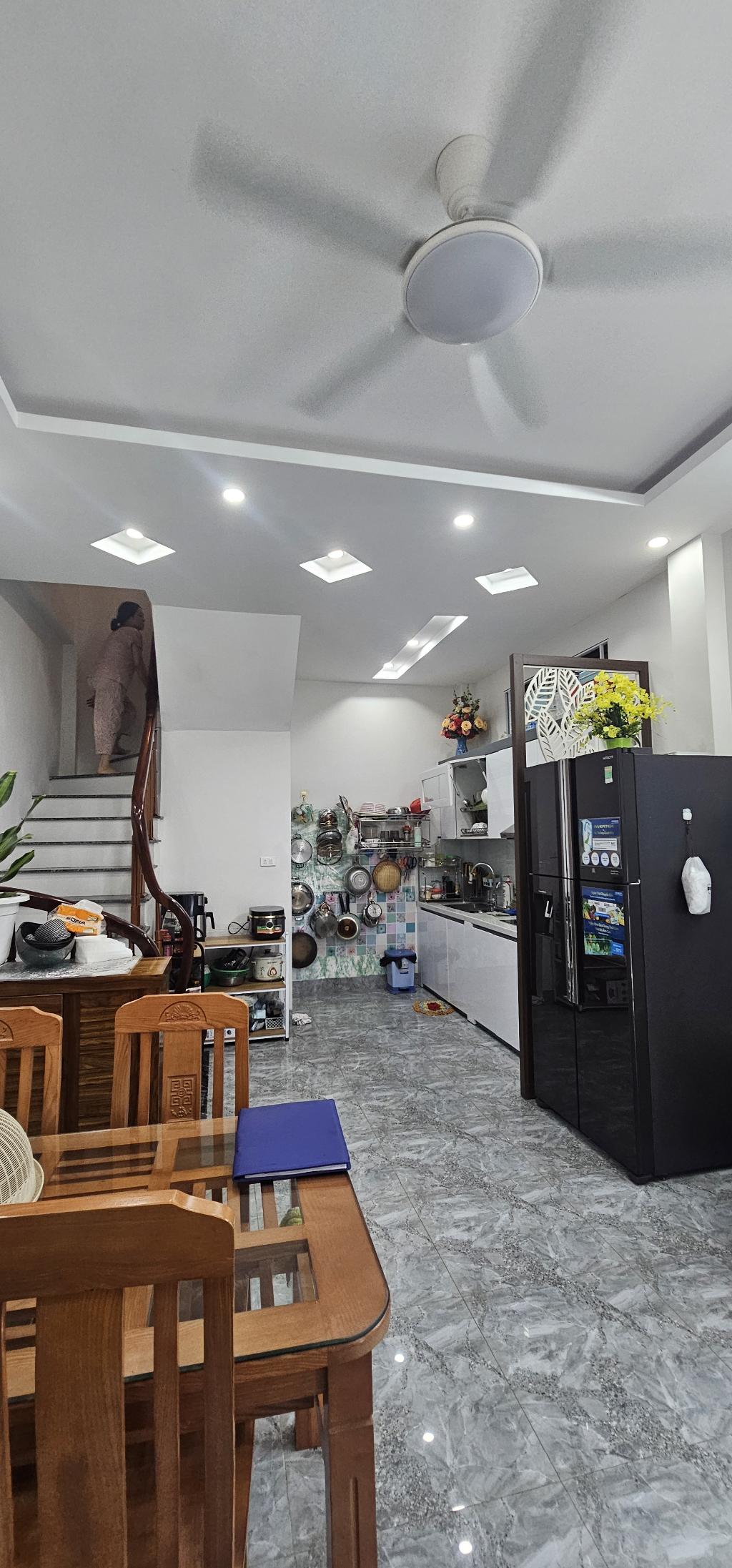 NHÀ ĐẸP DÂN XÂY PHỐ HỮU HƯNG - LÔ GÓC SIÊU THOÁNG- GẦN Ô TÔ- CHỦ NHIỆT TÌNH BÁN.