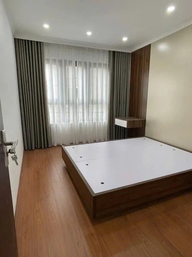 Tài chính hơn 9.8 tỷ mà tậu được căn nhà mặt ngõ to, vài bước chân ra mặt Hồ Tây,  Em Hà có căn 2