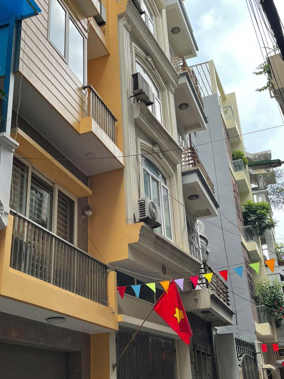 Tài chính 18 tỷ mà tậu được căn nhà mặt ngõ, ô tô tránh, gần trường tốt,  Em Hà có căn này dành 2