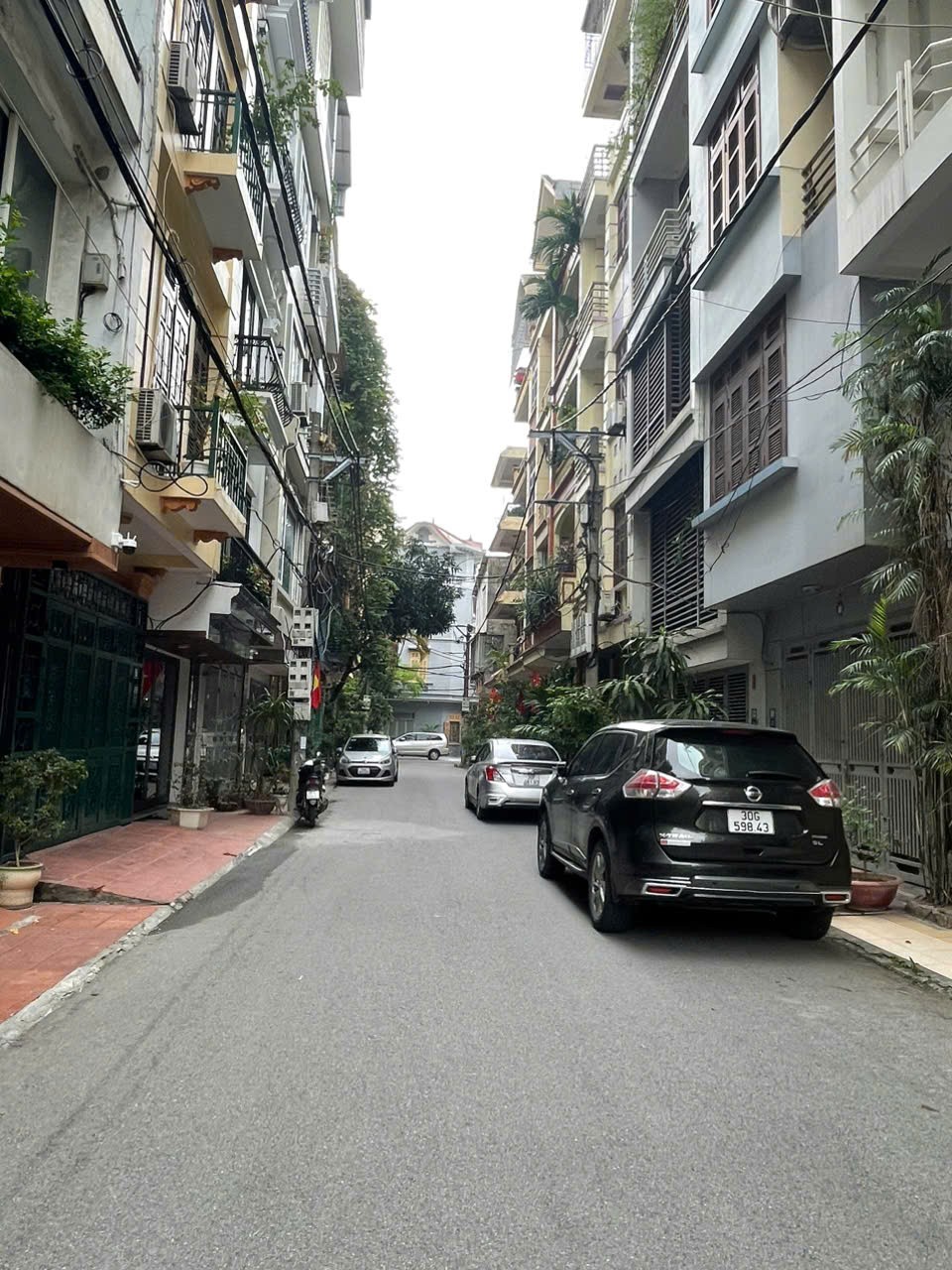 Tài chính hơn 9.8 tỷ mà tậu được căn nhà mặt ngõ to, vài bước chân ra mặt Hồ Tây,  Em Hà có căn