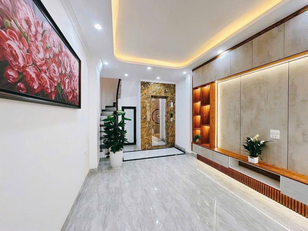 Bán nhà Trương Định 5 Tầng Thang Máy Mới Kính Koong 42m Nhỉnh 8 Tỷ 2