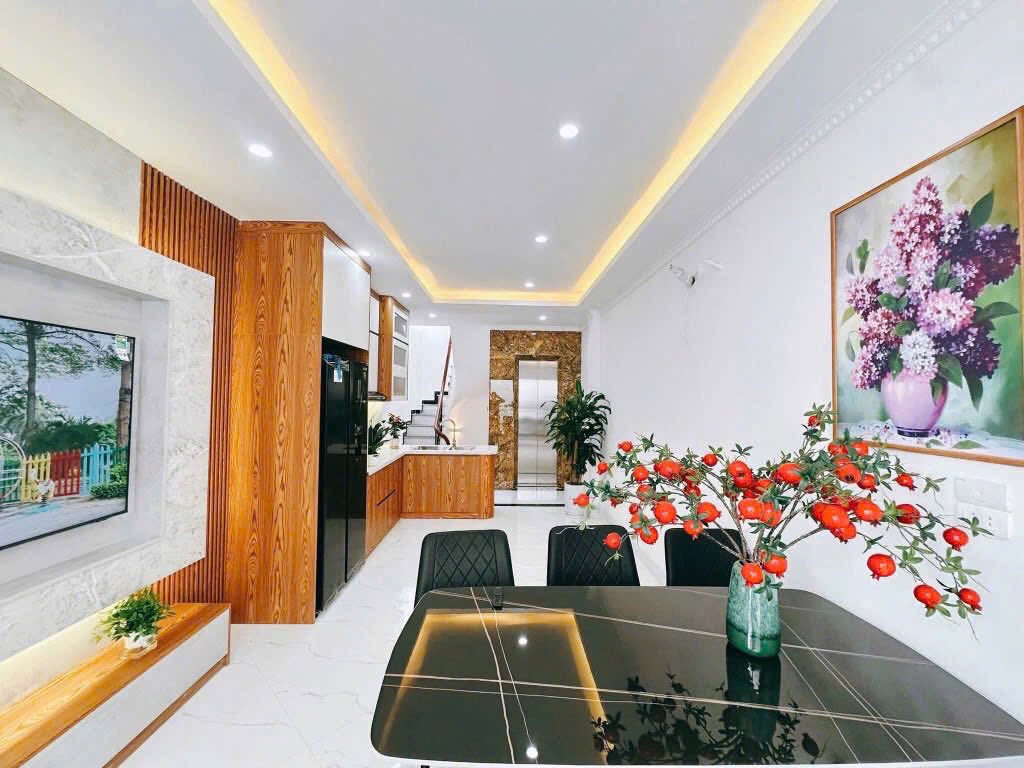 Bán nhà Trương Định 5 Tầng Thang Máy Mới Kính Koong 42m Nhỉnh 8 Tỷ