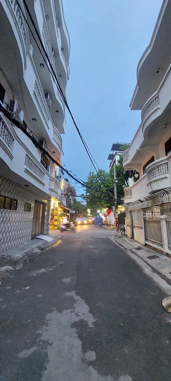 Giá đầu tư - hẻm nhựa 8m Nguyễn Gia Trí, Phường 25, BT - (4 x 20m) vuông vức - 4 tầng - giá 14.5