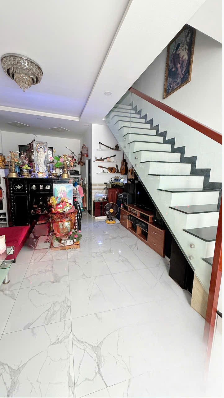BÁN NHÀ TTTP 3 TẦNG HẺM TỐ HỮU GẦN CHỢ ĐỒNG NAI PHƯỚC HẢIGiá: 3ty5 ( thương lượng)Liên hệ : 2