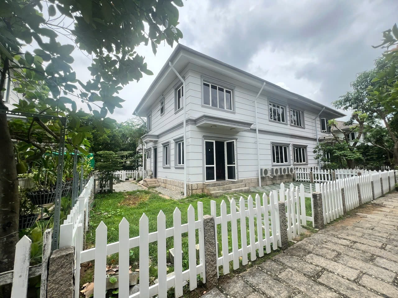 Cho thuê Biệt thự Thủ Đức Garden Homes,Quôc Lộ 13, Diện tích 350m²,3PN đủ NT,Giá 32 Triệu/tháng 2