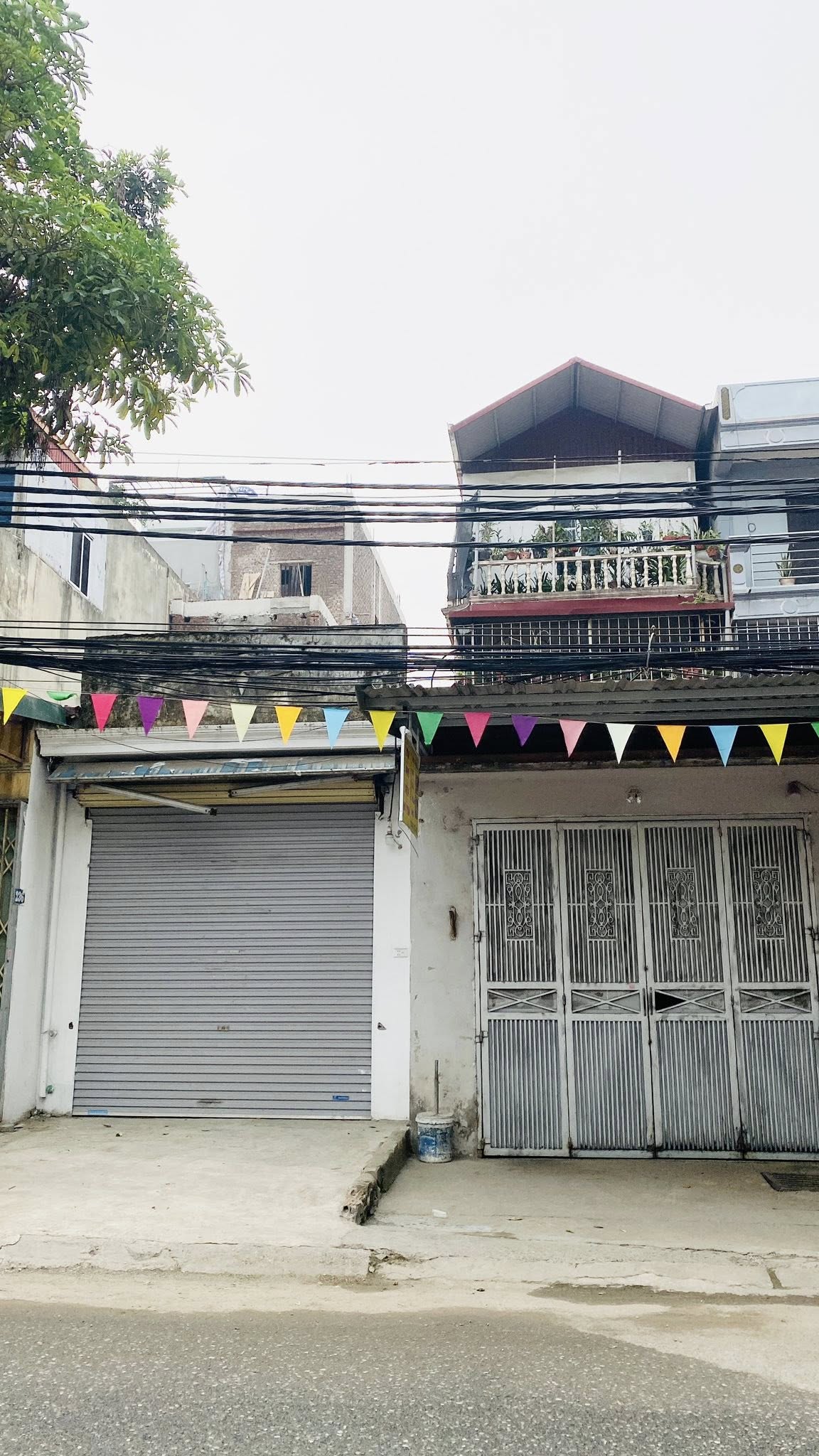 52m2, 2 tầng cũ, ô tô tải tránh, giá 7.5 tỉ (có Tl), mặt phố Hữu Hưng, kinh doanh sầm uất. Nói 2