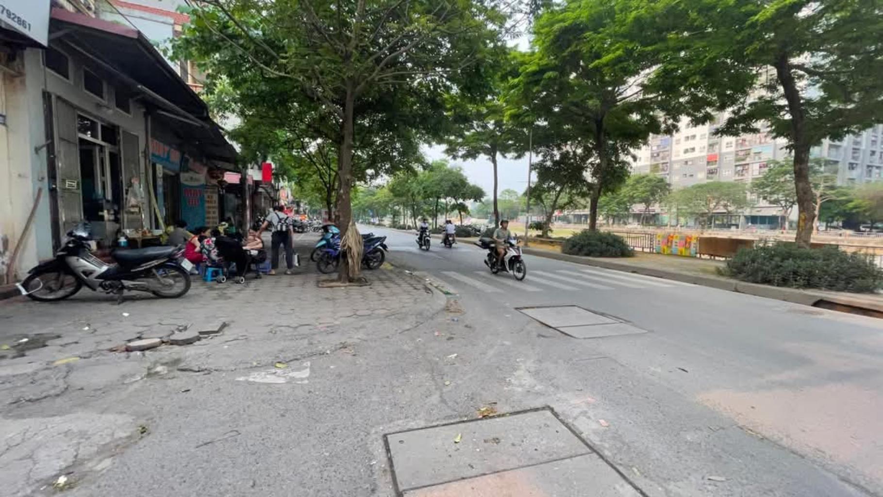 Bán nhà Kim Giang, ngõ ô tô tránh nhau, gần đại học Thăng Long. 36m2. Giá chào 8 tỷ 4