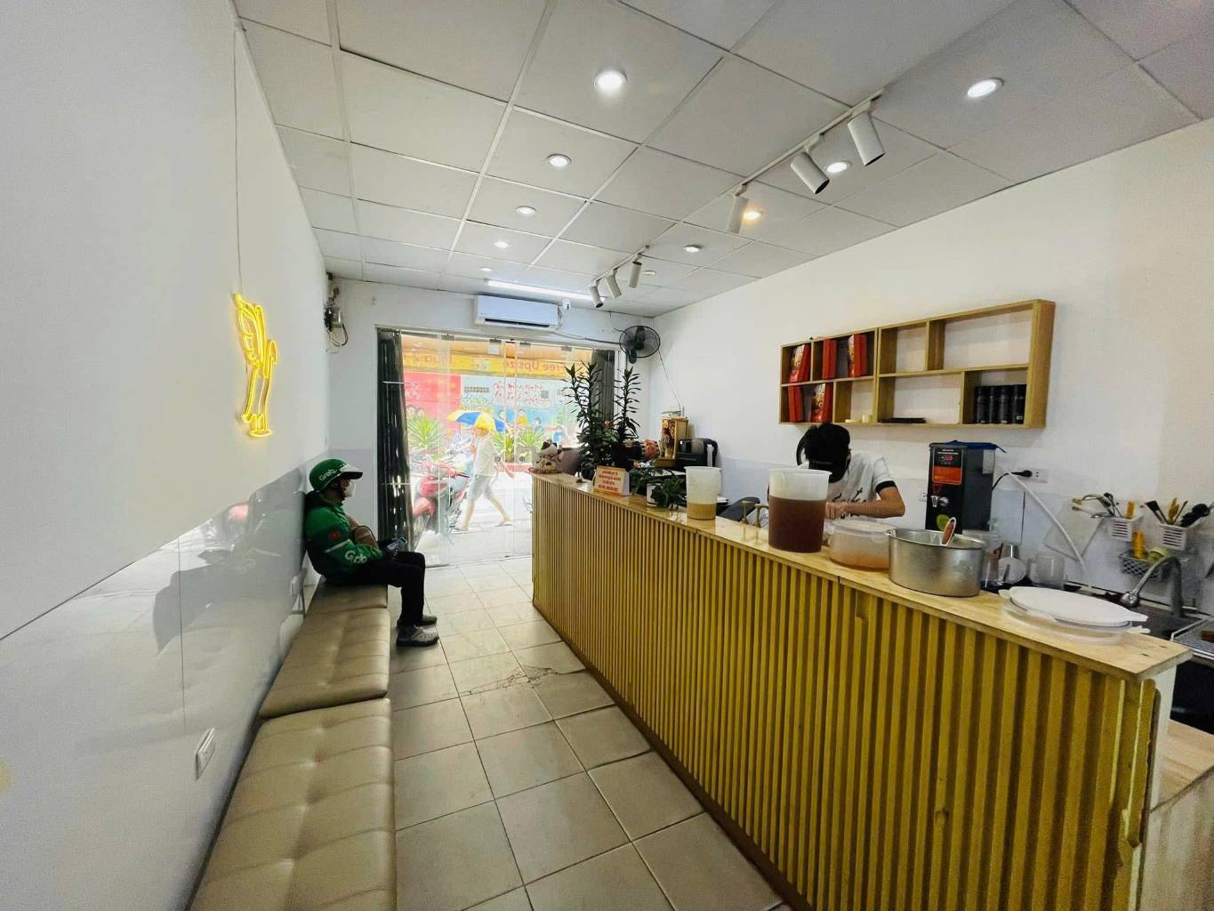 Nhà mặt đường Khương Trung, DT 83m2, dòng tiền đỉnh. Giá 24.5 tỷ 2